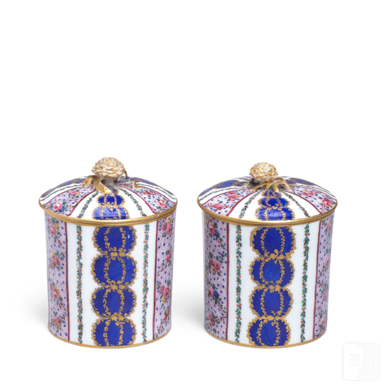 A pair of Sèvres pomade pots and covers (pot à pommade et couvercle), circa 1765 - 图3
